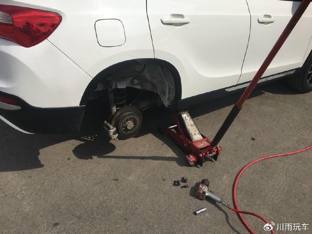 高速汽车爆胎危险吗_高速汽车爆胎处理方法_汽车爆胎高速